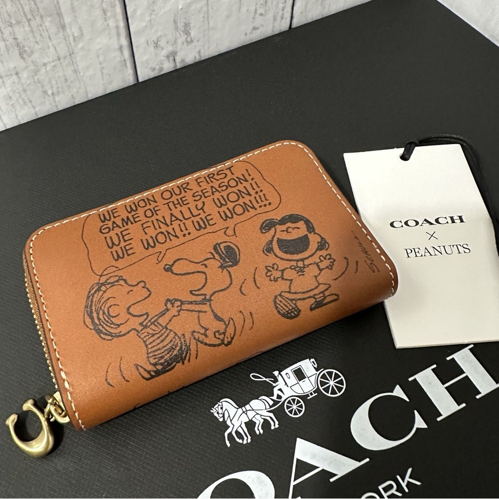 NWT! Coach x Peanuts Essential Small Zip Around Card Case in Newspaper Print